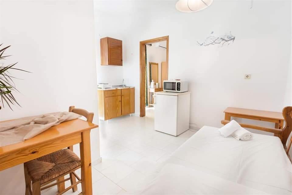 Michalis Litinas Apartments Agia Marina المظهر الخارجي الصورة