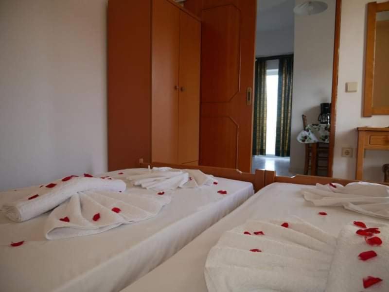 Michalis Litinas Apartments Agia Marina المظهر الخارجي الصورة