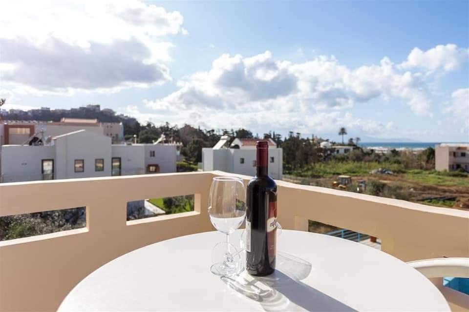 Michalis Litinas Apartments Agia Marina المظهر الخارجي الصورة
