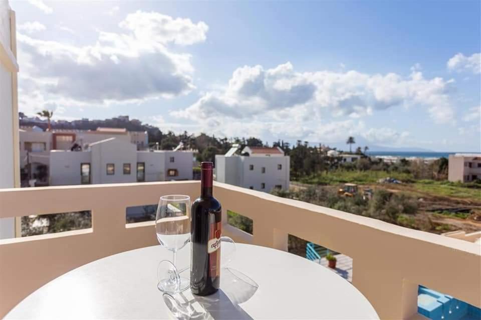 Michalis Litinas Apartments Agia Marina المظهر الخارجي الصورة