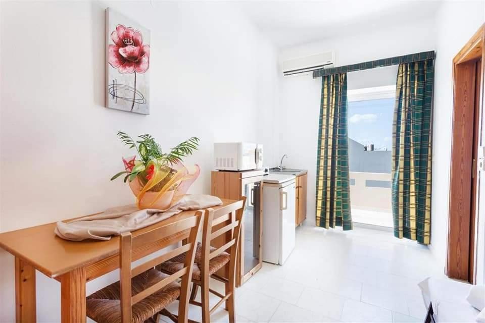 Michalis Litinas Apartments Agia Marina المظهر الخارجي الصورة