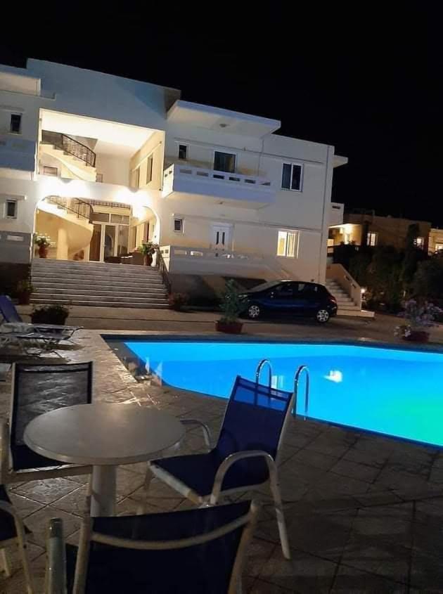 Michalis Litinas Apartments Agia Marina المظهر الخارجي الصورة